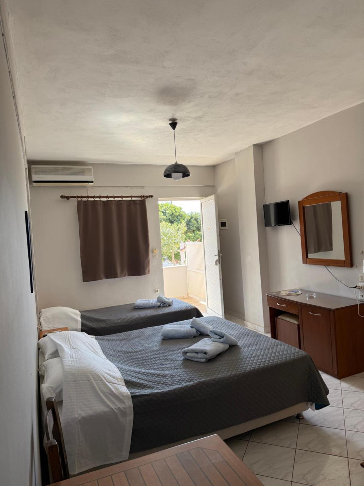 Vias Hotel Neápolis Buitenkant foto